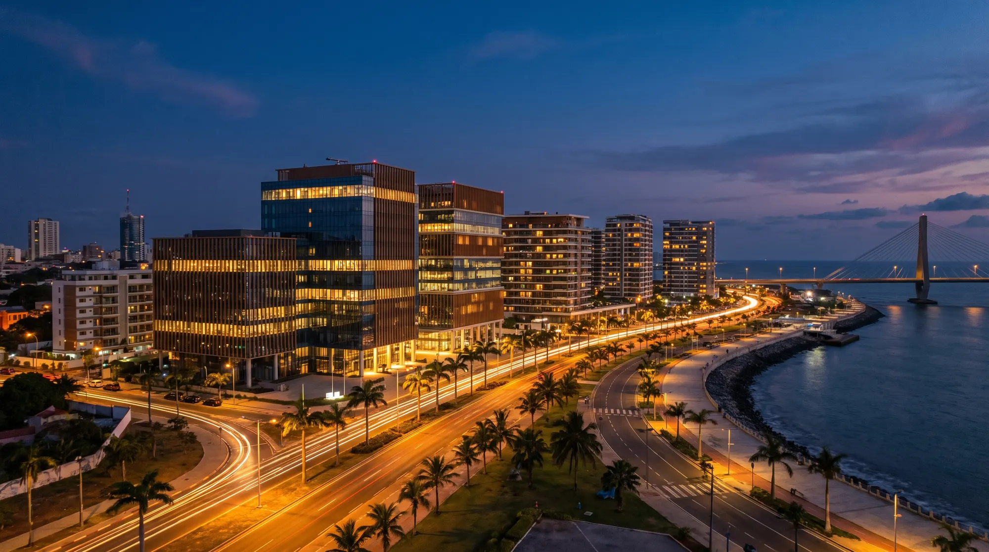 Vue nocturne d'une ville côtière d'Afrique de l'Ouest (illustration)